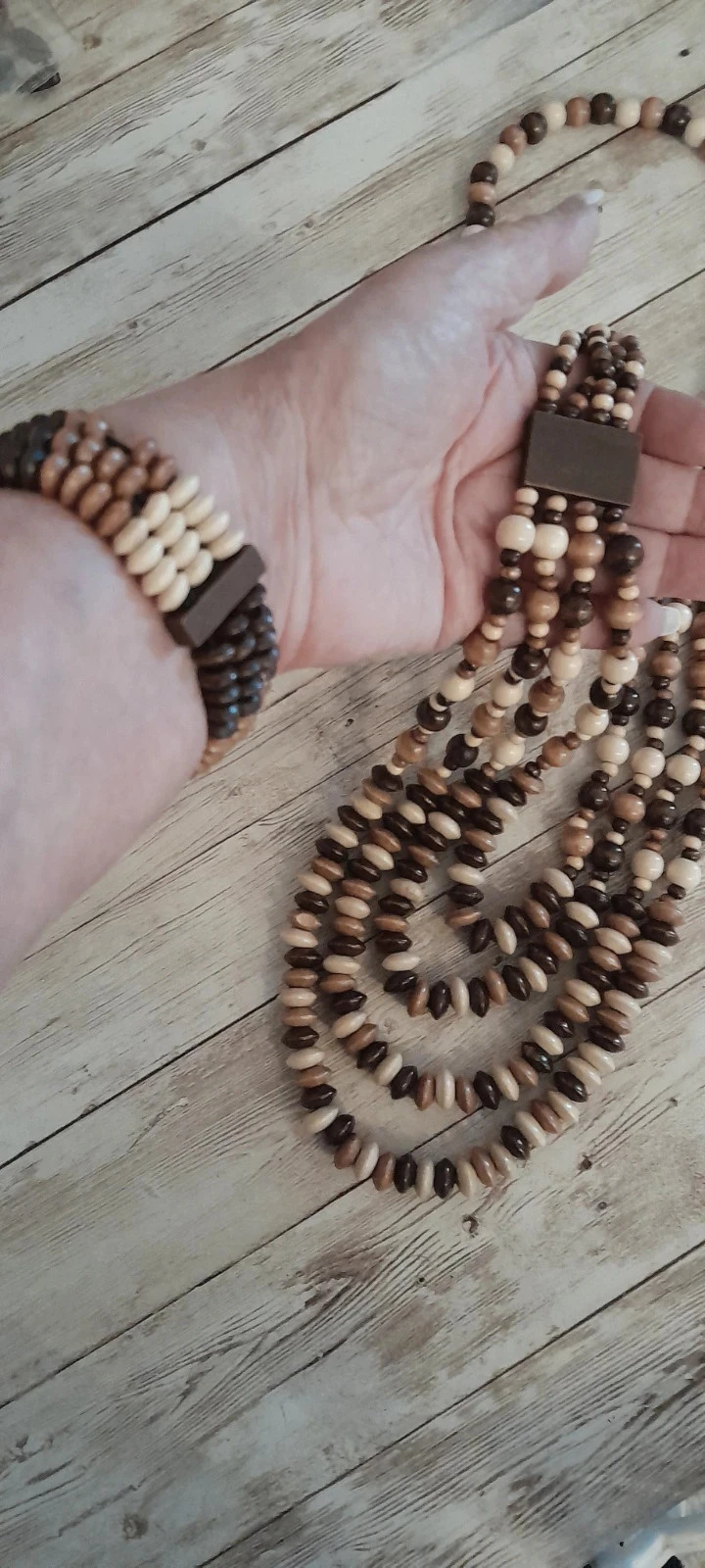 Conjunto collar + pulsera de madera, color café, crema – photo 9